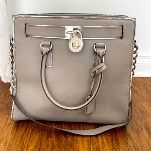 Michael Kors Hamilton Specchio Genuine Leather Tote - Pearl Grey